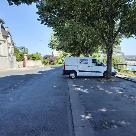 Chambre Grise Dans Une Demeure Du 16Eme A Saumur Comprenant Cuisine Equipee Eksteriør billede